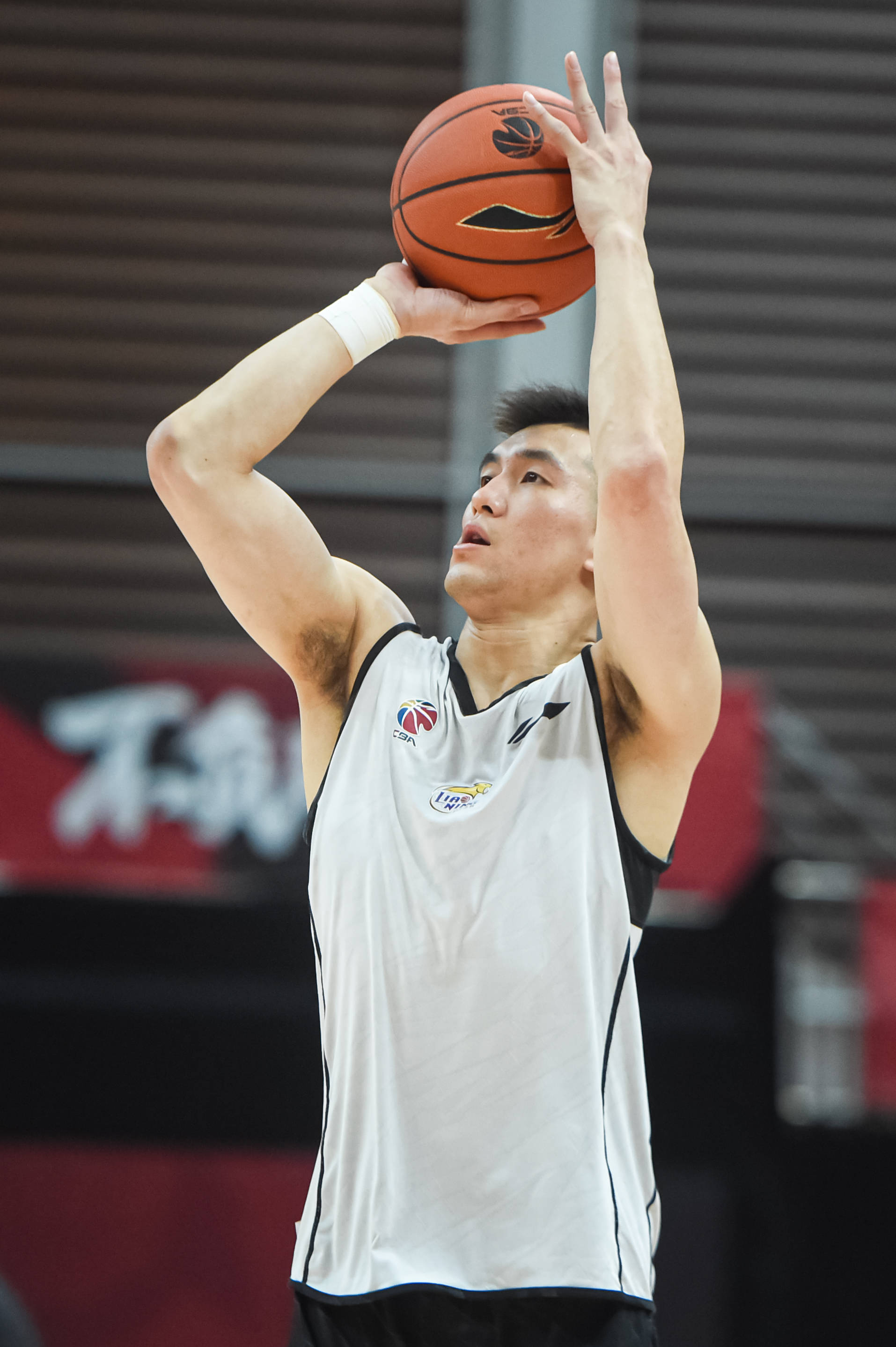 一个玩卡莎 一个玩卡莎