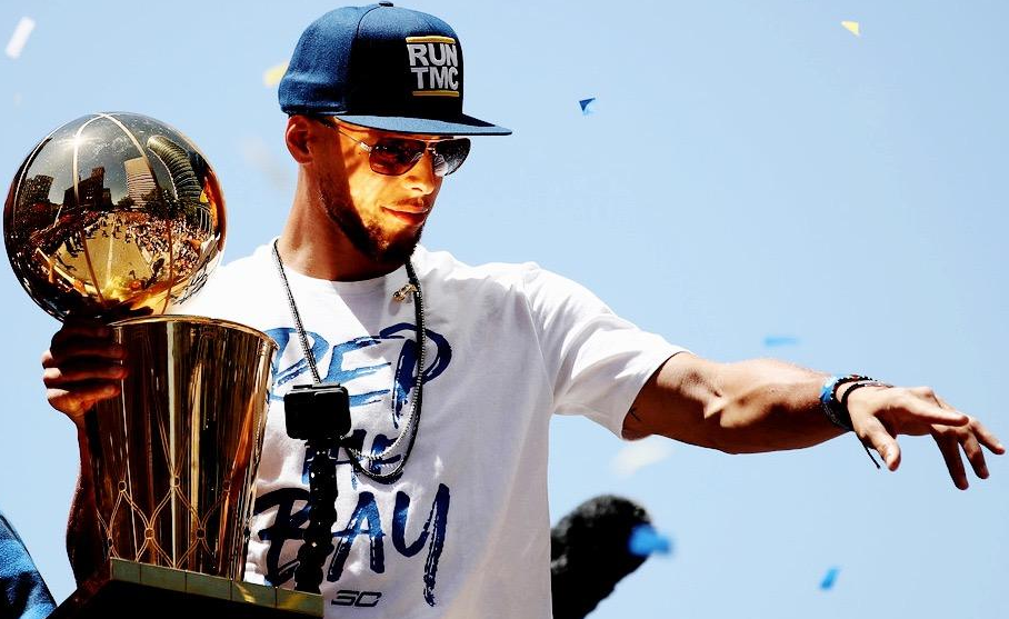 有的则配合 有的则配合